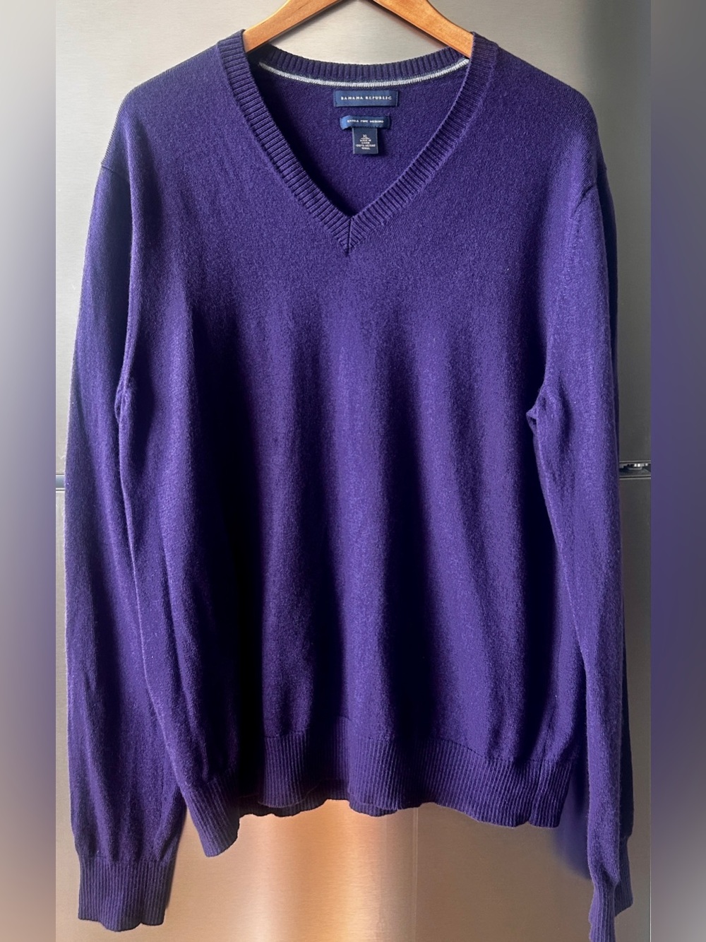 Banana Republic XL 100% Merino Wool V Neck Sweater Purple Flaw